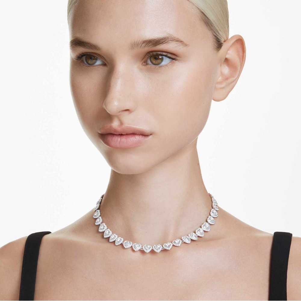Elegant Silver Necklace